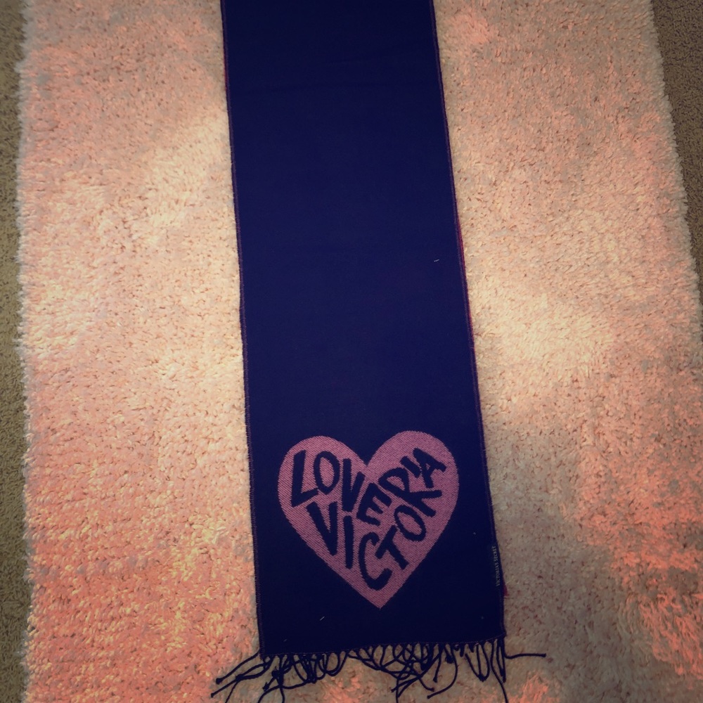 Victoria’s Secret scarf